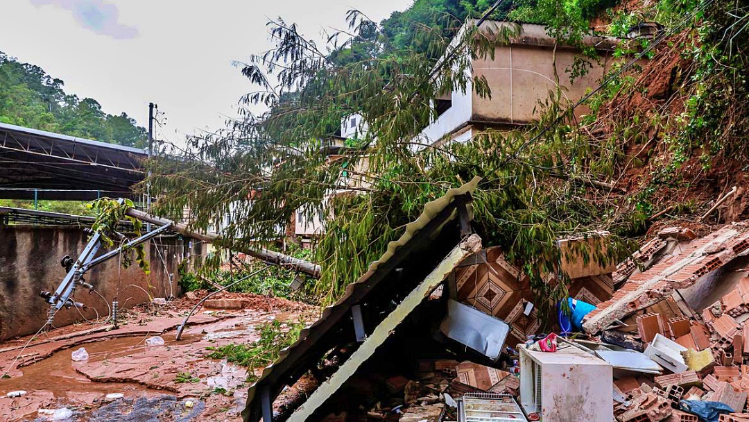 Governo libera R$ 7,3 mil para fam&iacute;lias atingidas por chuvas em MG