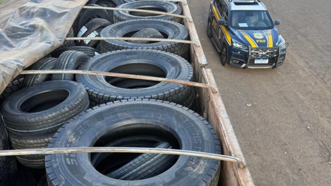 Motorista &eacute; preso com carga de pneus contrabandeados na BR-163