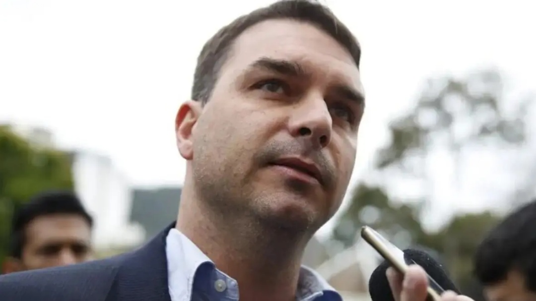 Fl&aacute;vio Bolsonaro: CPI do Banco Master &eacute; ilegal e Alessandro Vieira &eacute; &lsquo;hip&oacute;crita&rsquo;