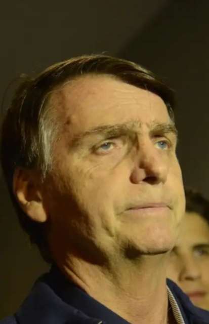 Bolsonaro volta a ser internado com v&ocirc;mitos e calafrios, segundo Fl&aacute;vio