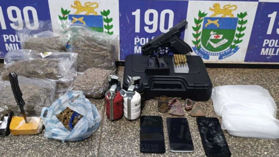 Opera&ccedil;&atilde;o apreende pistola, granadas de efeito moral e drogas