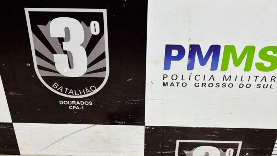 Motorista &eacute; flagrado em 'zigue-zague' por avenida e preso ap&oacute;s tentar dispensar arma