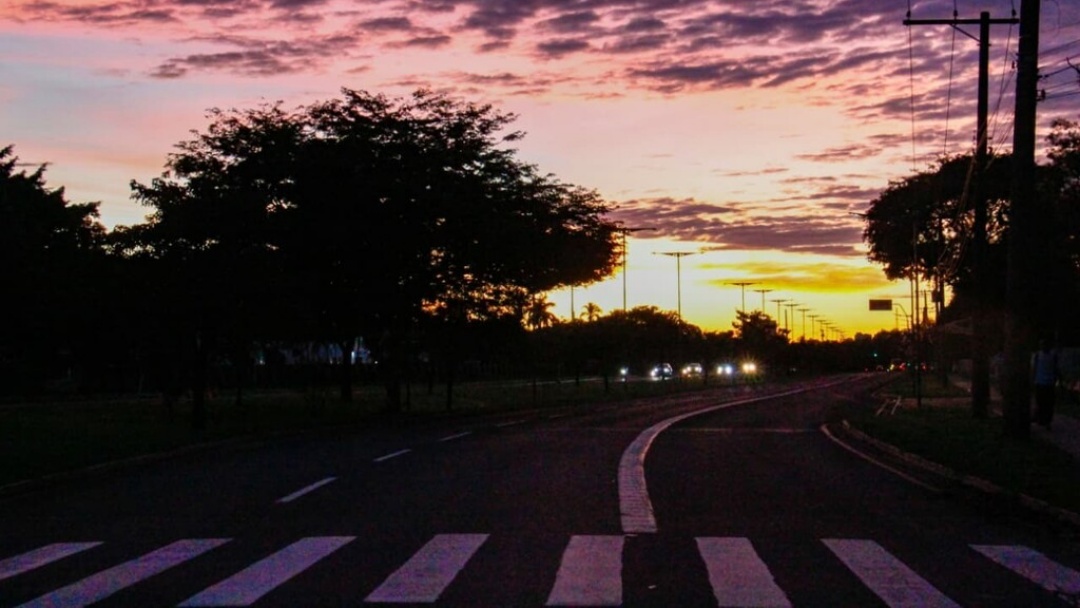 MS abre a semana com alerta de chuvas intensas e rajadas de vento