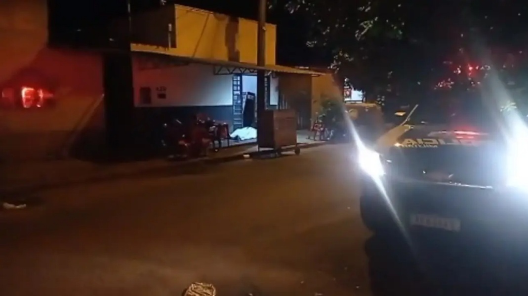 Preso por esfaquear o irm&atilde;o j&aacute; havia participado de homic&iacute;dio em bar junto com o pai em 2022