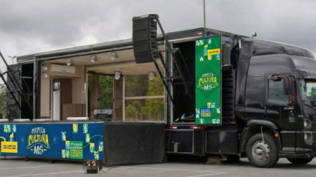 Carreta-palco rodar&aacute; 3.500 quil&ocirc;metros levando arte e cultura a 40 cidades 