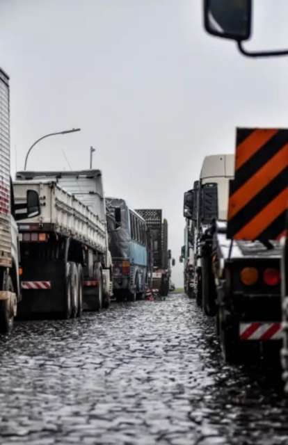 Sob press&atilde;o, governo anuncia hoje medidas para deter greve 