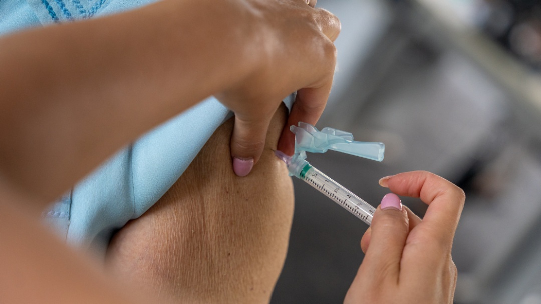 MS entra em estrat&eacute;gia nacional e pode receber vacina contra chikungunya; Sidrol&acirc;ndia soma 42 casos prov&aacute;veis