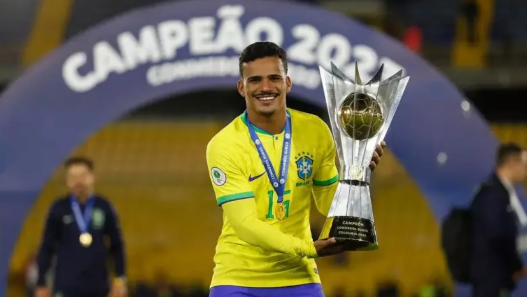 Kaiki &eacute; convocado para a Sele&ccedil;&atilde;o Brasileira no lugar de Alex Sandro