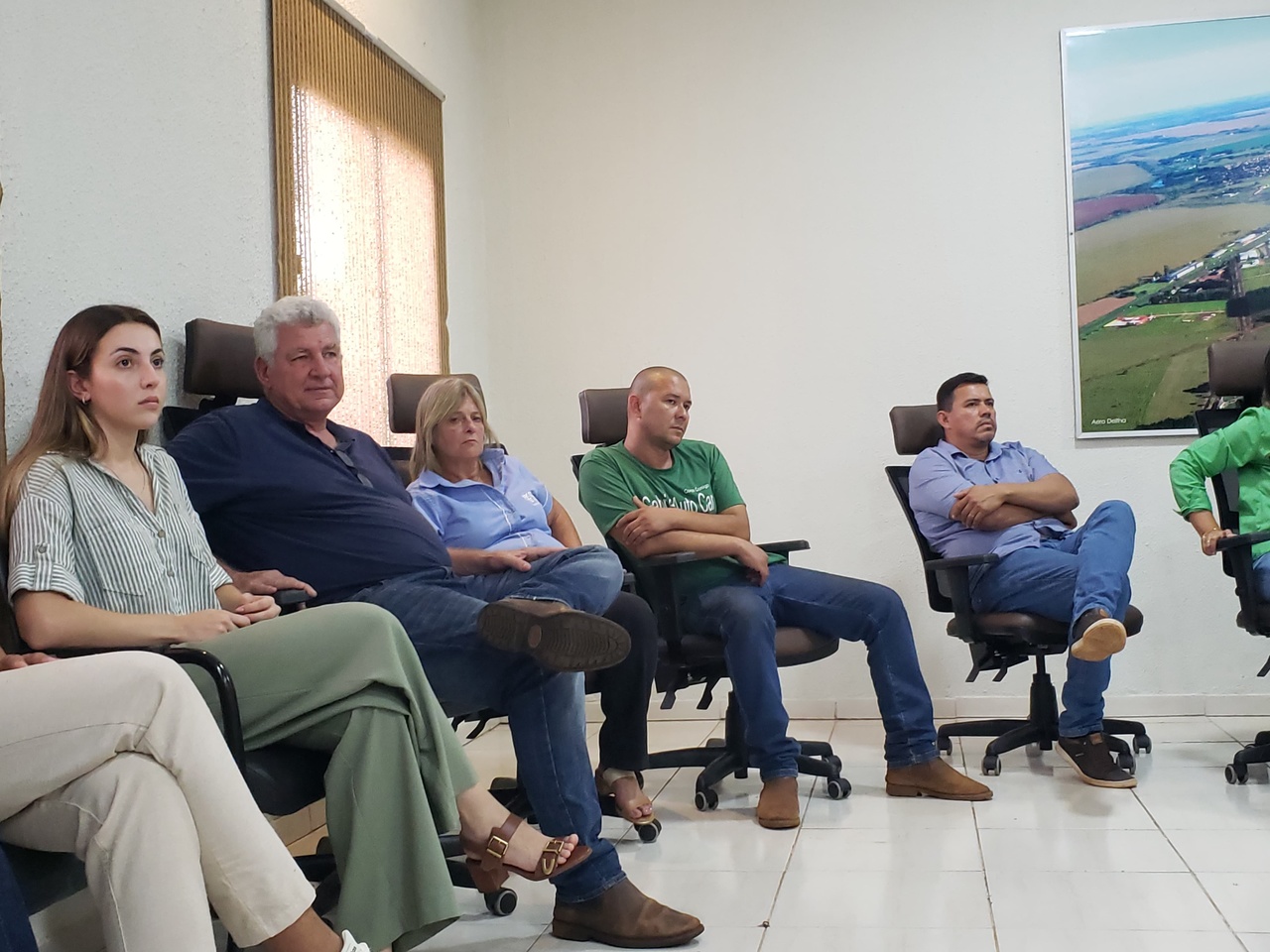 Prefeito bate-boca com vereador, e secret&aacute;ria coloca cargo &agrave; disposi&ccedil;&atilde;o em mesa redonda