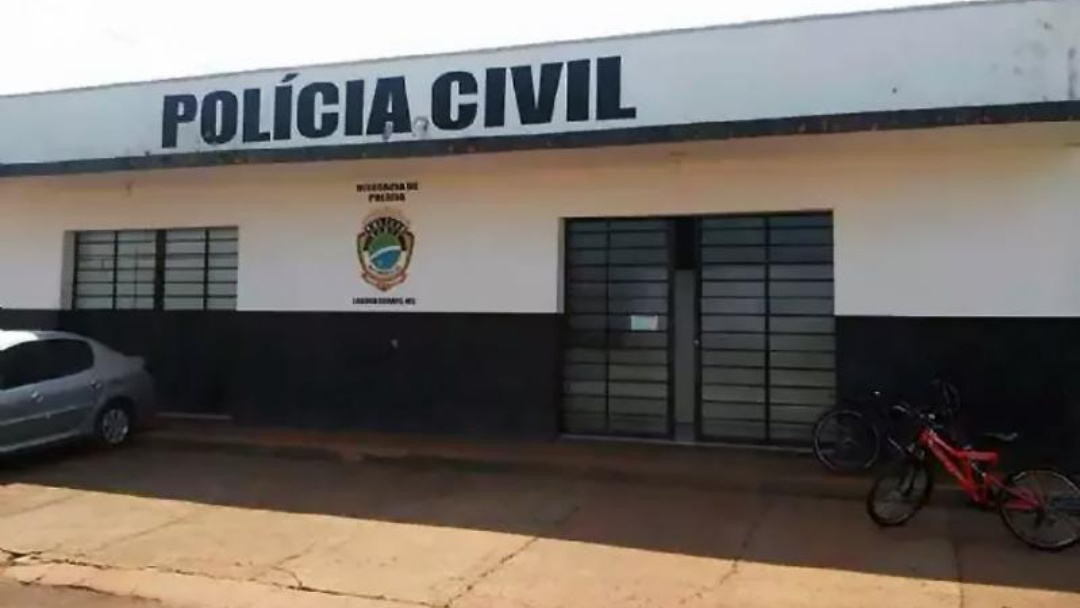 Jovem &eacute; esfaqueado mais de 15 vezes e est&aacute; em estado grave em Laguna Carap&atilde;