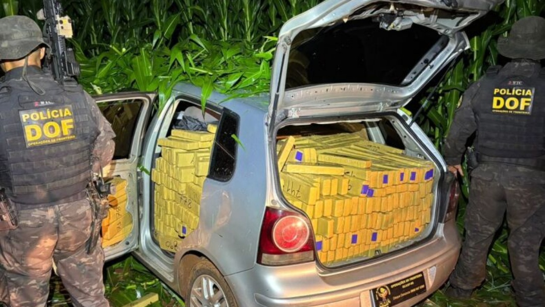 Ve&iacute;culo com quase 1t de maconha &eacute; encontrado abandonado em milharal