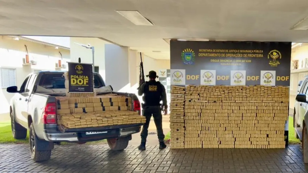 Caminhonete furtada &eacute; apreendida com mais de duas toneladas de maconha em Dourados