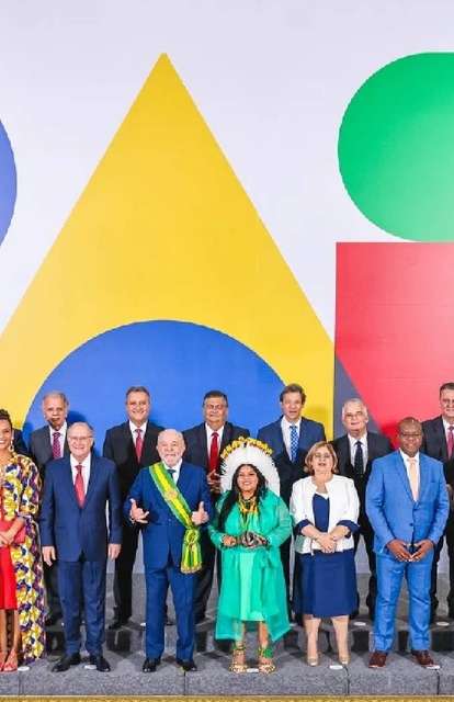 Ao menos 18 ministros v&atilde;o deixar o governo at&eacute; o dia 2 de abril, diz Lula