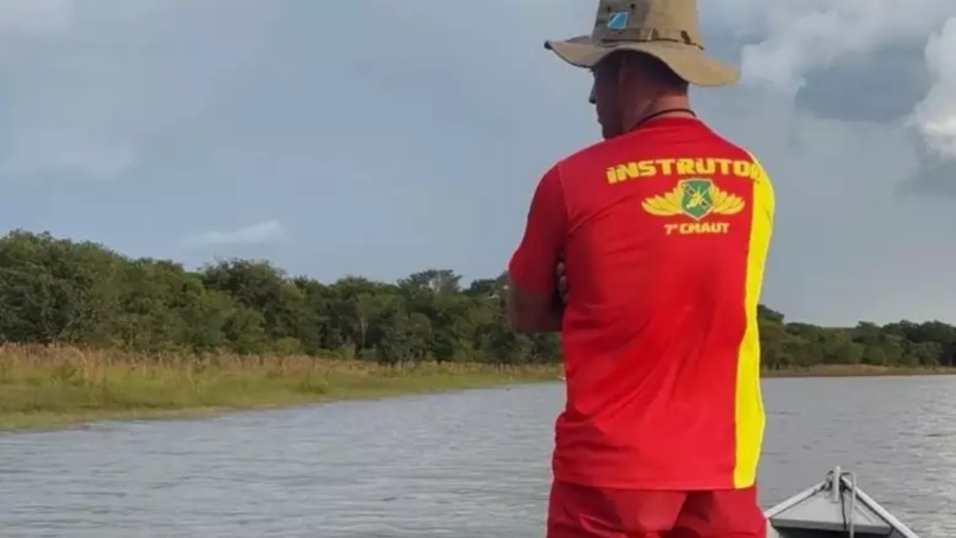 Bombeiros fazem buscas por jovem ap&oacute;s suspeita de afogamento em rio