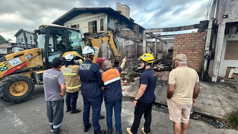Bombeiros localizam a quarta v&iacute;tima da queda de avi&atilde;o no RS