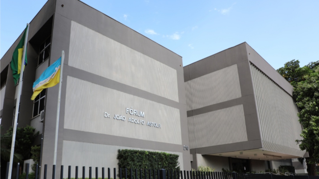 Ap&oacute;s audi&ecirc;ncia, mulher que esfaqueou companheiro em Dourados ganha liberdade