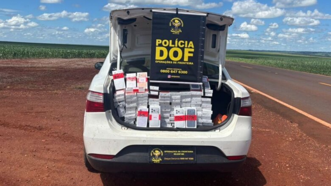 Motorista é preso com 239 celulares vindos do paraguai escondidos em porta-malas