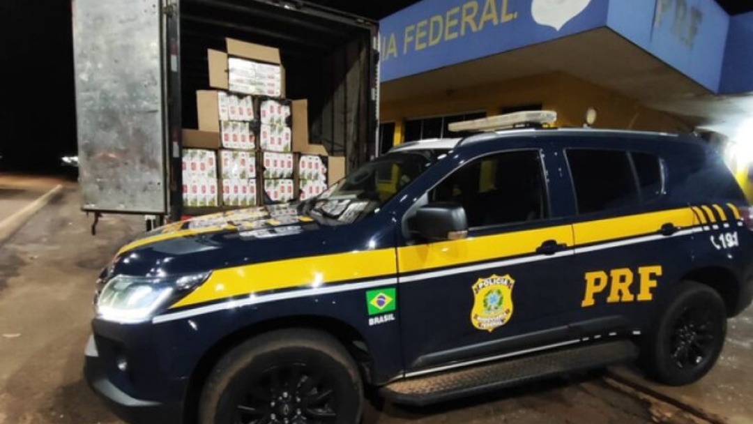 Dois homens s&atilde;o detidos com 20 mil ma&ccedil;os de cigarros na BR-262