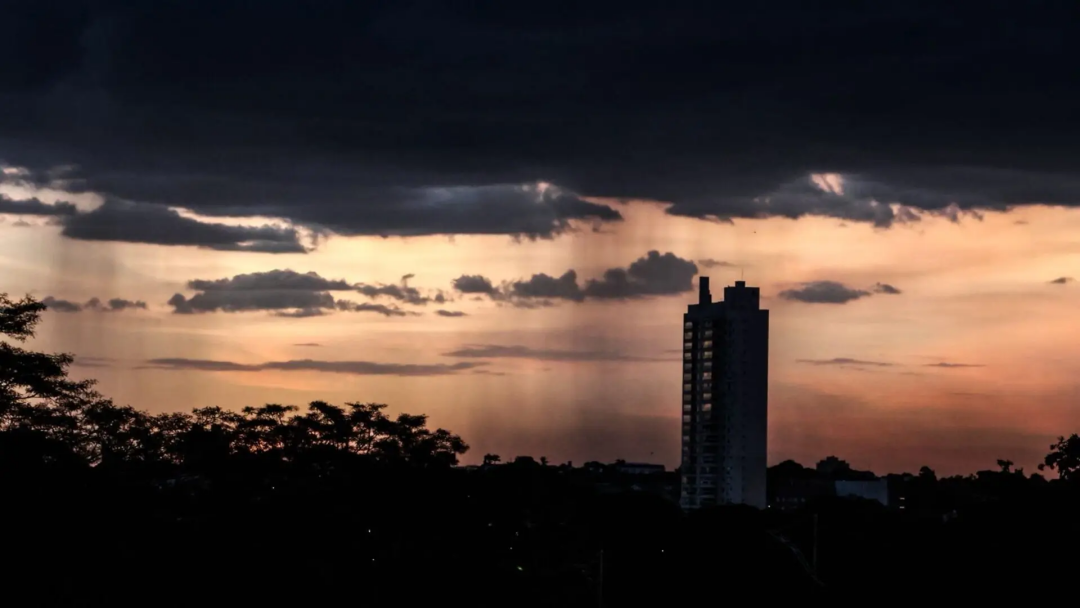 Previs&atilde;o indica chuva intensa e ventos fortes em MS