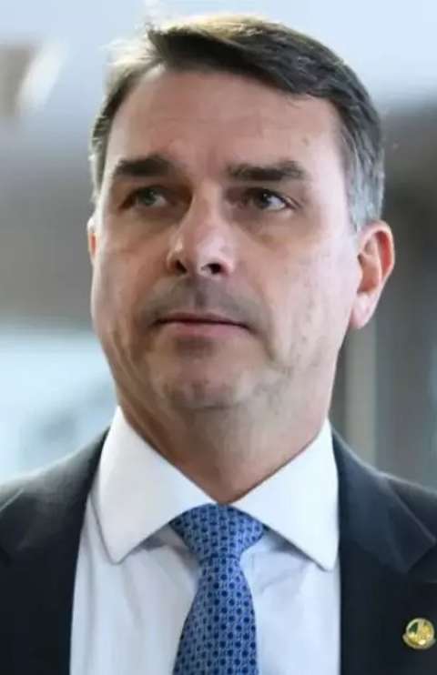 Fl&aacute;vio diz que n&atilde;o apenas Jair, mas todos perseguidos subir&atilde;o rampa do Planalto   