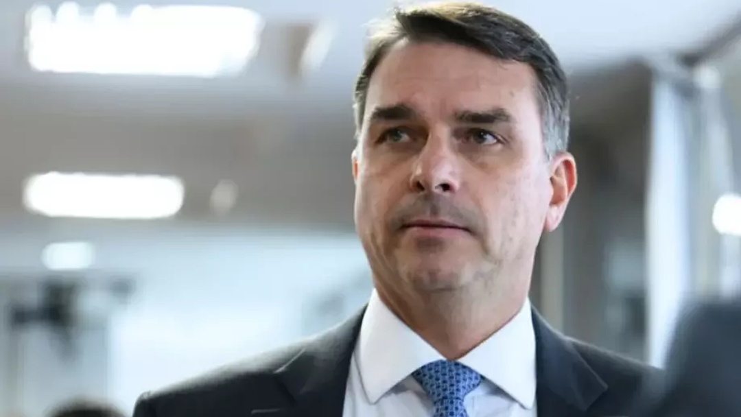 Fl&aacute;vio diz que n&atilde;o apenas Jair, mas todos perseguidos subir&atilde;o rampa do Planalto   