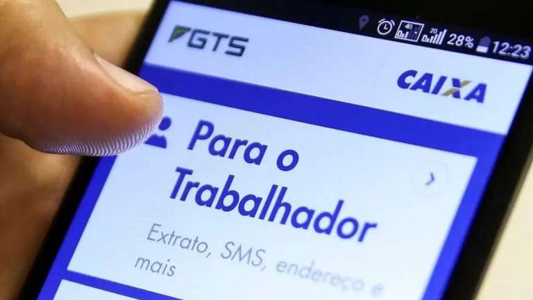 Governo estuda autorizar saque de at&eacute; 20% do FGTS  