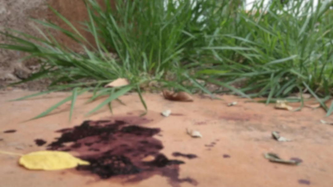 Vizinha viu policial sendo agredido ap&oacute;s ser baleado em estacionamento de supermercado