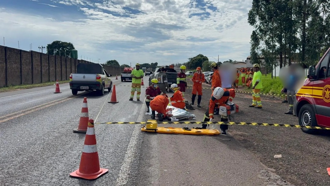 Arquiteta cai de caminhonete durante discuss&atilde;o com marido e morre atropelada na BR-163