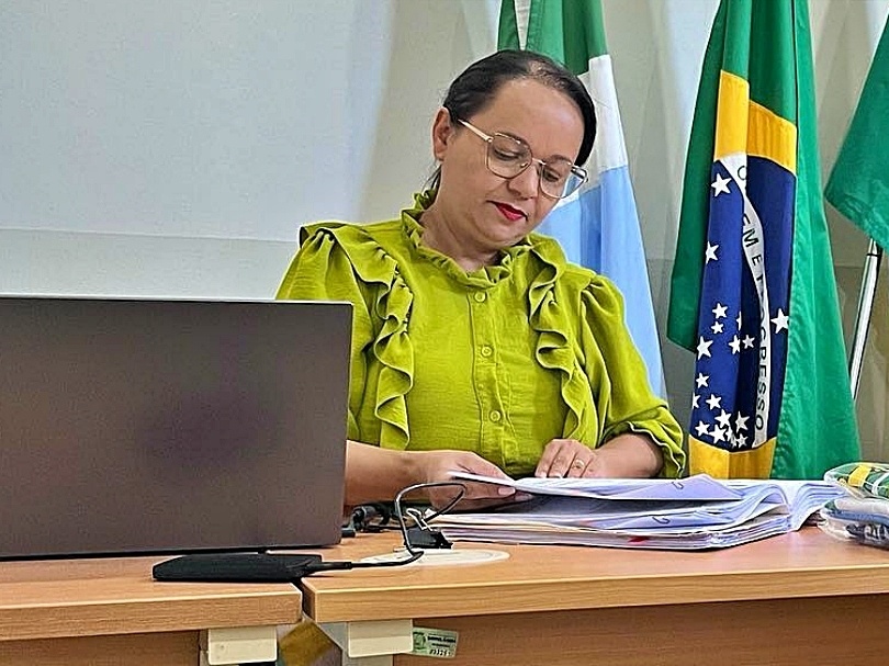 Prefeito não vai à reunião e manda secretária dizer que servidores não terão reajuste em maio