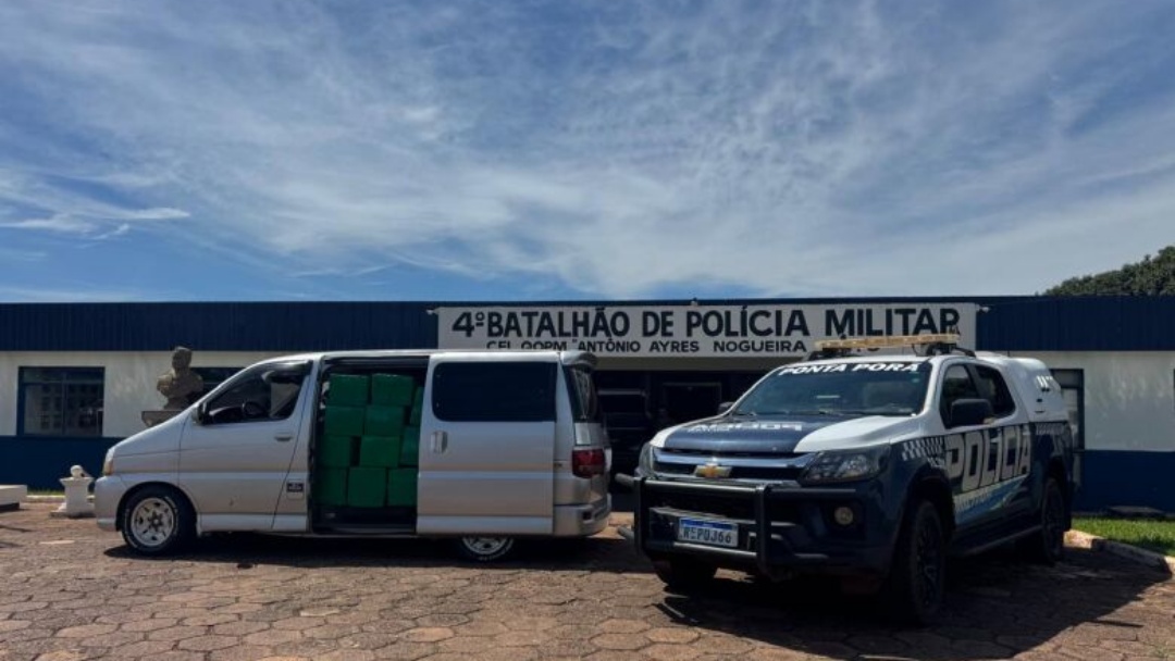 Homem é preso em van carregada com maconha na fronteira