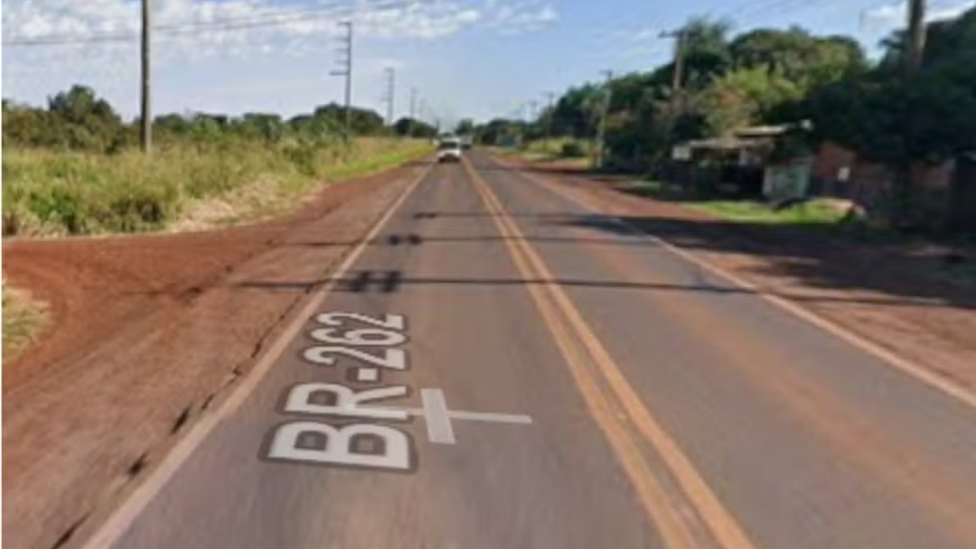 Pedestre morre ap&oacute;s ser atropelado por carreta na BR-262