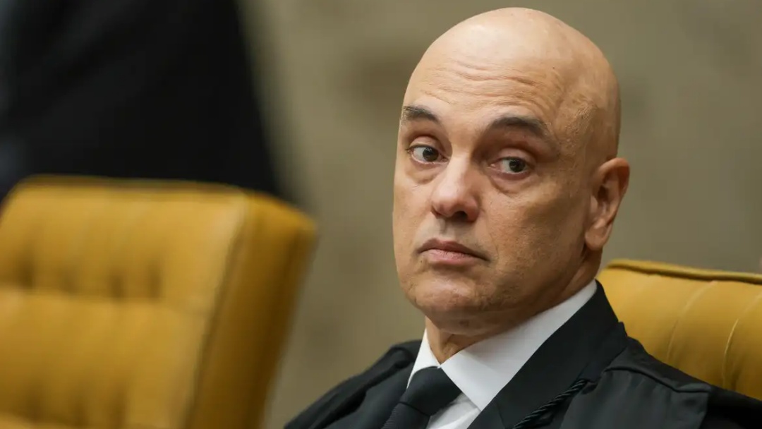 Moraes abre ação contra Flávio Bolsonaro por suposta calúnia a Lula