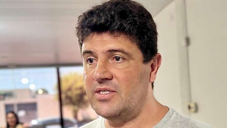 Prefeito alega falta de recursos para reajuste, em fevereiro comemorou super&aacute;vit de R$ 21,04 milh&otilde;es