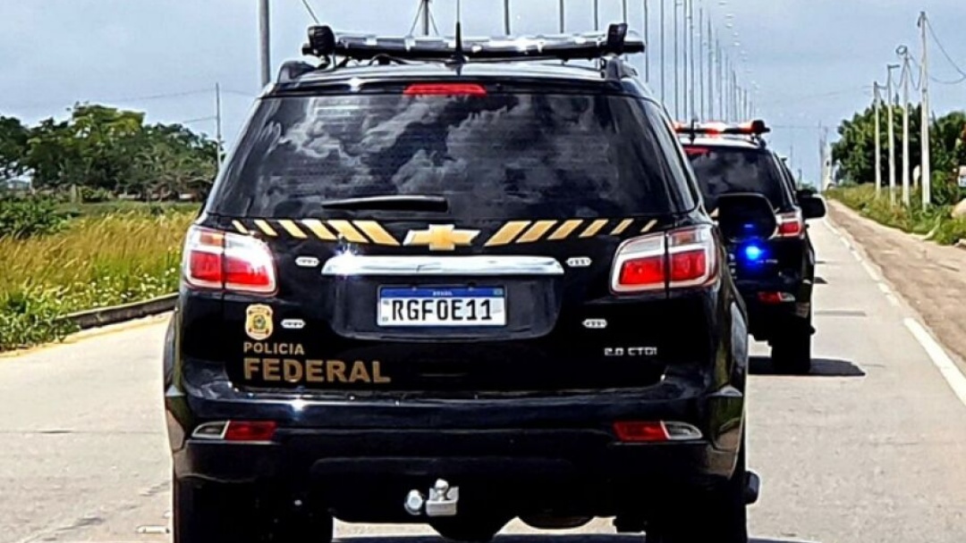 &Ocirc;nibus que realizava migra&ccedil;&atilde;o irregular &eacute; apreendido em Corumb&aacute;   