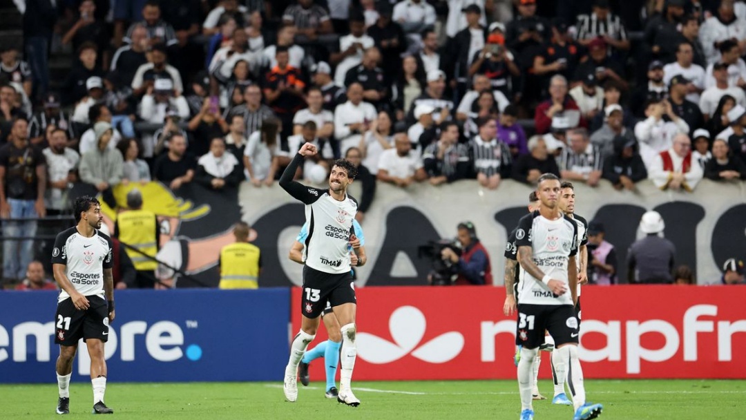 Corinthians derrota Santa Fe e segue com 100% de aproveitamento na Libertadores