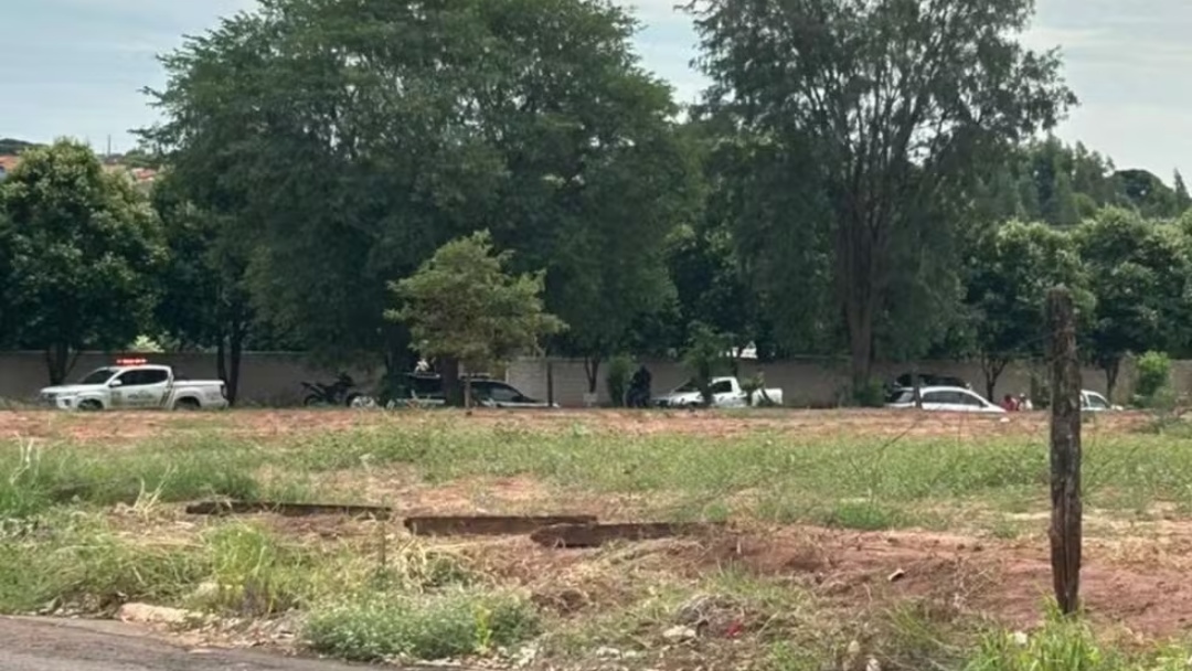 Trio &eacute; preso por viola&ccedil;&atilde;o de t&uacute;mulo e necrofilia em v&iacute;tima de feminic&iacute;dio em MS