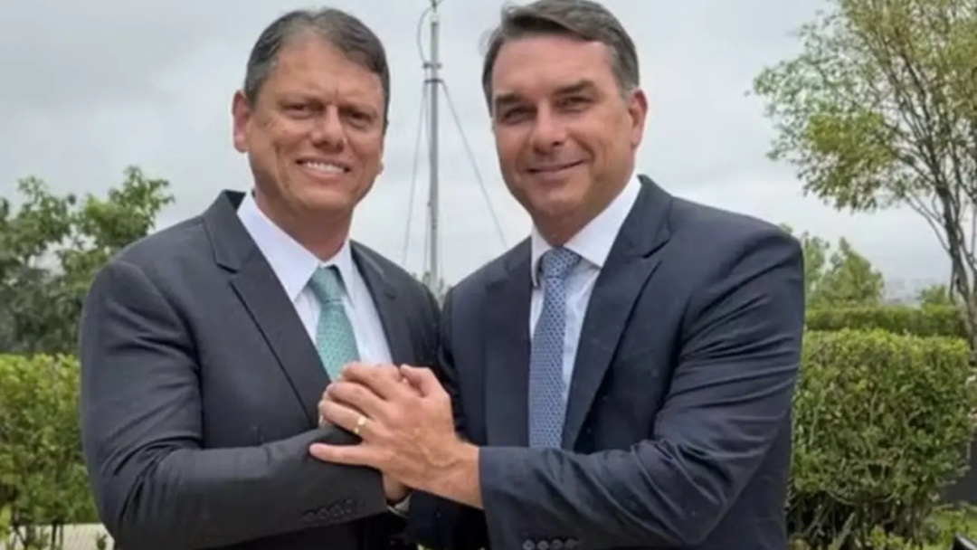 Tarc&iacute;sio de Freitas diz que Fl&aacute;vio Bolsonaro pode vencer Lula 