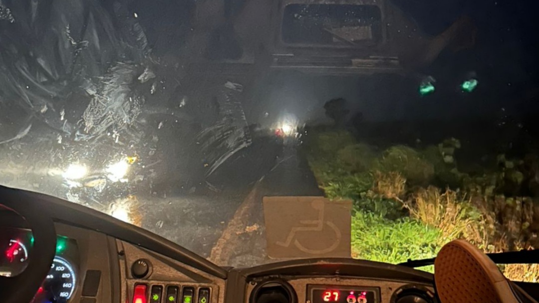 Estudantes denunciam m&aacute;s condi&ccedil;&otilde;es no transporte universit&aacute;rio e cobram provid&ecirc;ncias