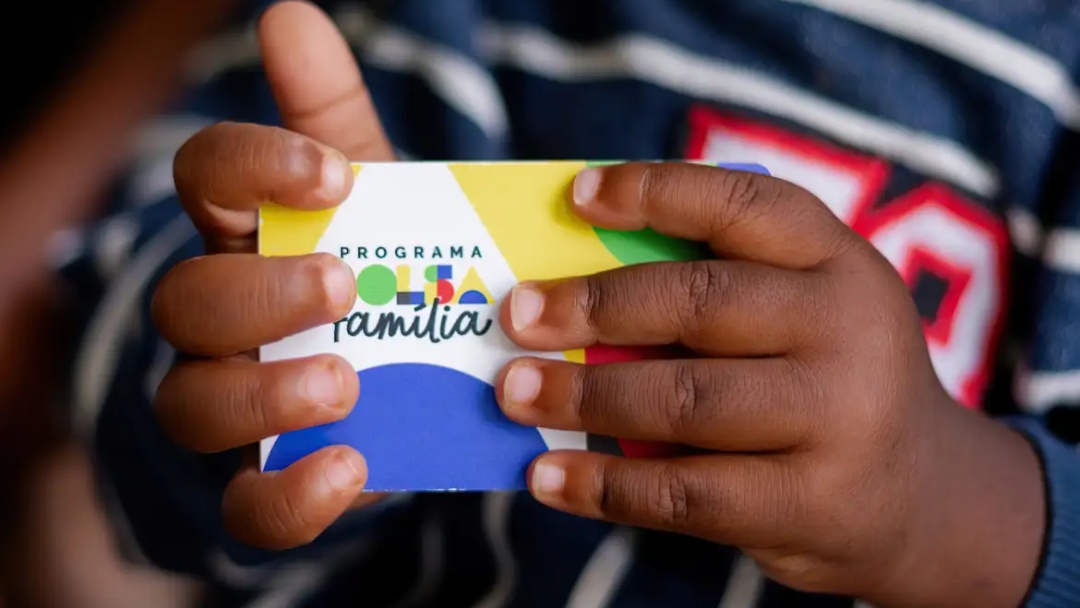 A Caixa paga o Bolsa Fam&iacute;lia a benefici&aacute;rios com NIS de final 3