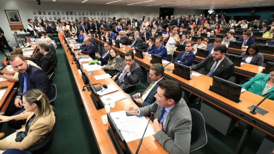 CCJ da C&acirc;mara retoma an&aacute;lise do fim da escala 6x1 nesta quarta
