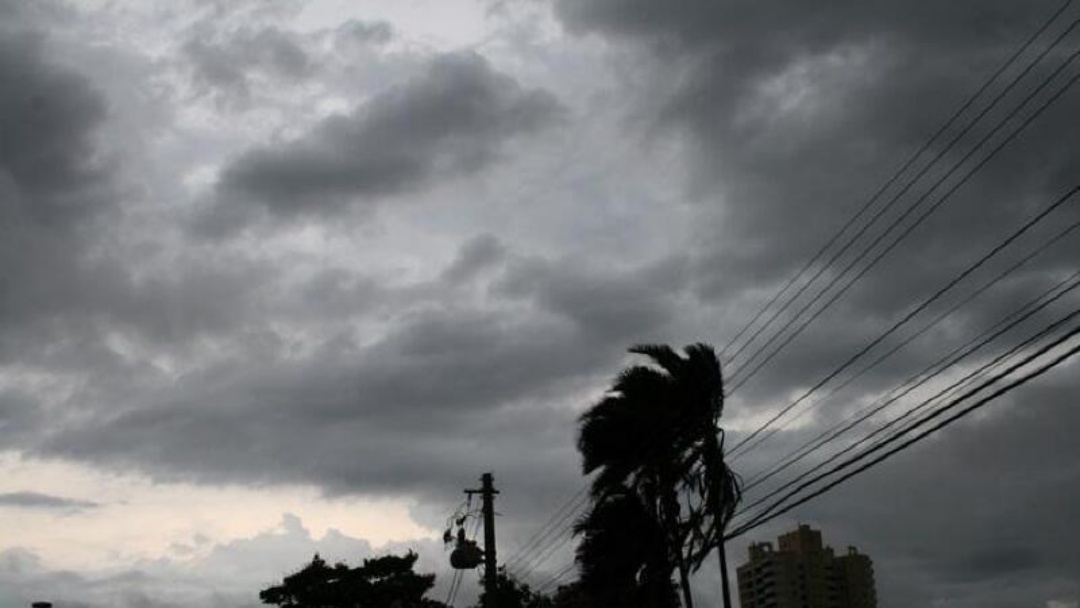 Quarta ter&aacute; chuva forte, ventos intensos e risco de tempestades