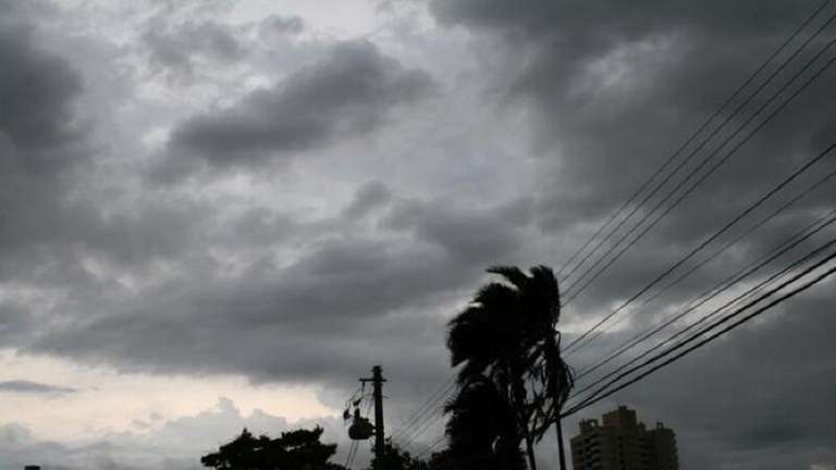  Quarta ter&aacute; chuva forte, ventos intensos e risco de tempestades