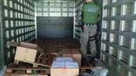 Caminhoneiro &eacute; detido com quase 20 mil ma&ccedil;os de cigarros contrabandeados em Bataguassu