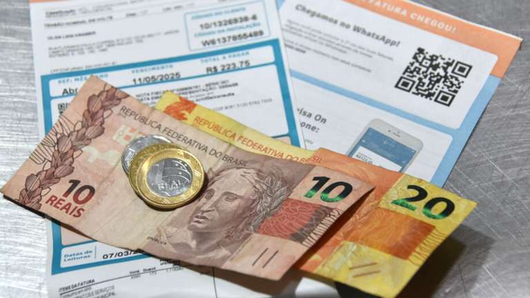 Conta de luz sobe 12,11% a partir de hoje e custo extra fica para 2027   
