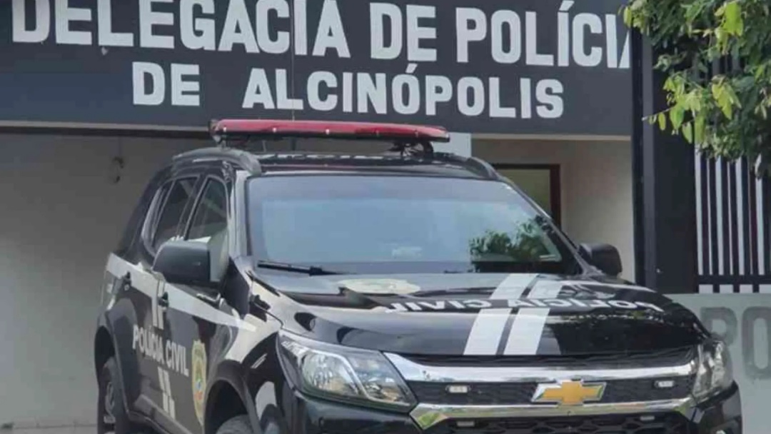 Padrasto &eacute; levado para delegacia ap&oacute;s agredir enteada com peda&ccedil;o de madeira