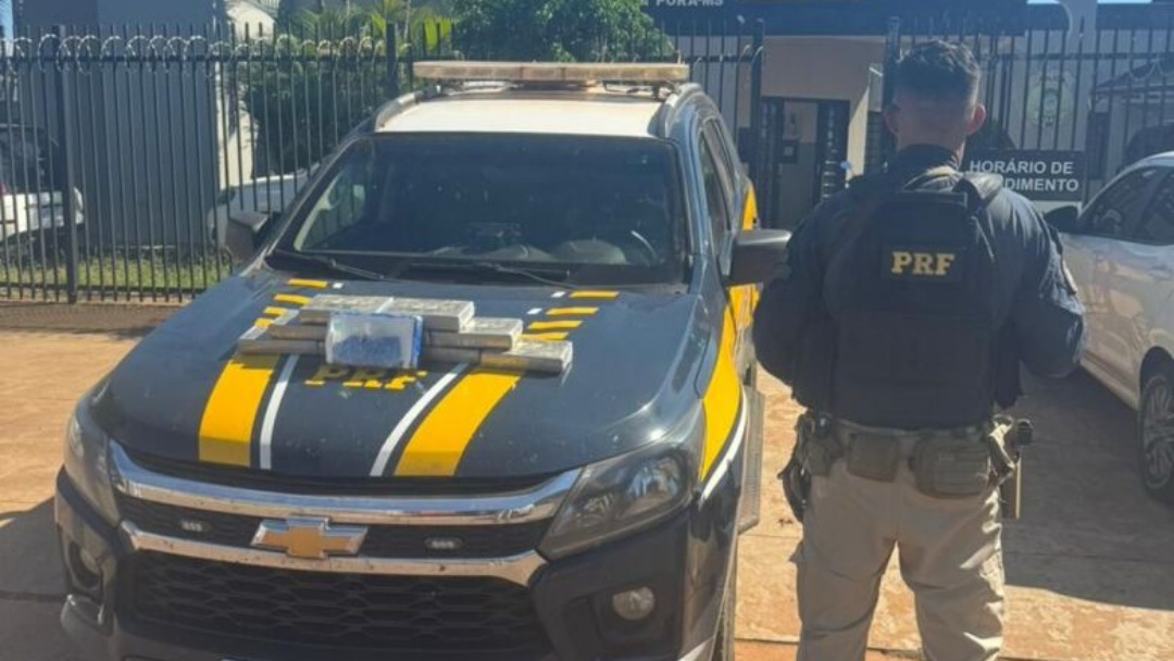 Casal &eacute; preso levando 11 quilos de coca&iacute;na em moto