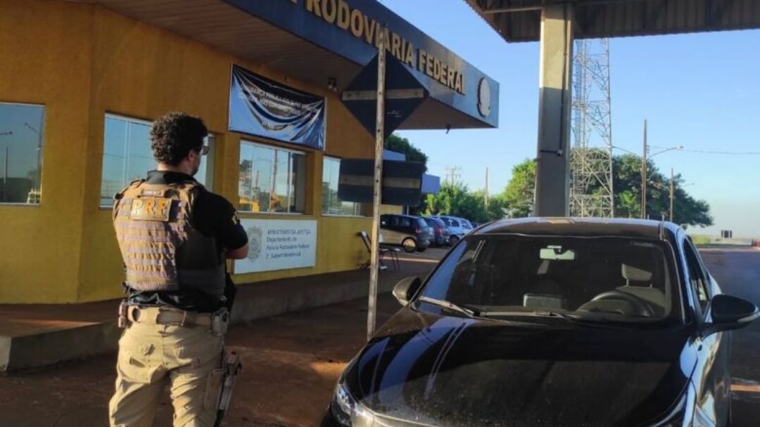 Motorista &eacute; flagrado por recepta&ccedil;&atilde;o de ve&iacute;culo de locadora