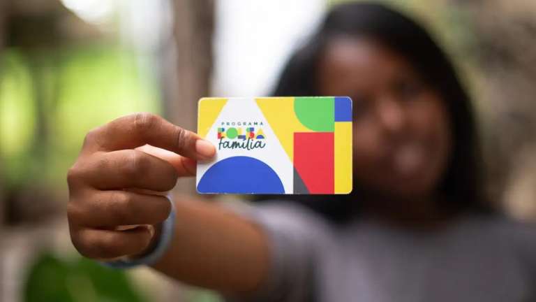Caixa paga Bolsa Fam&iacute;lia a benefici&aacute;rios com NIS de final 7