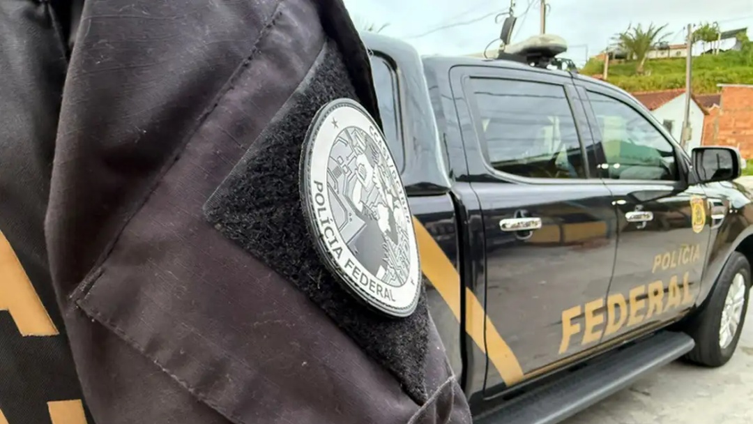 PF apreende mais de duas toneladas de maconha prensada no Paran&aacute;