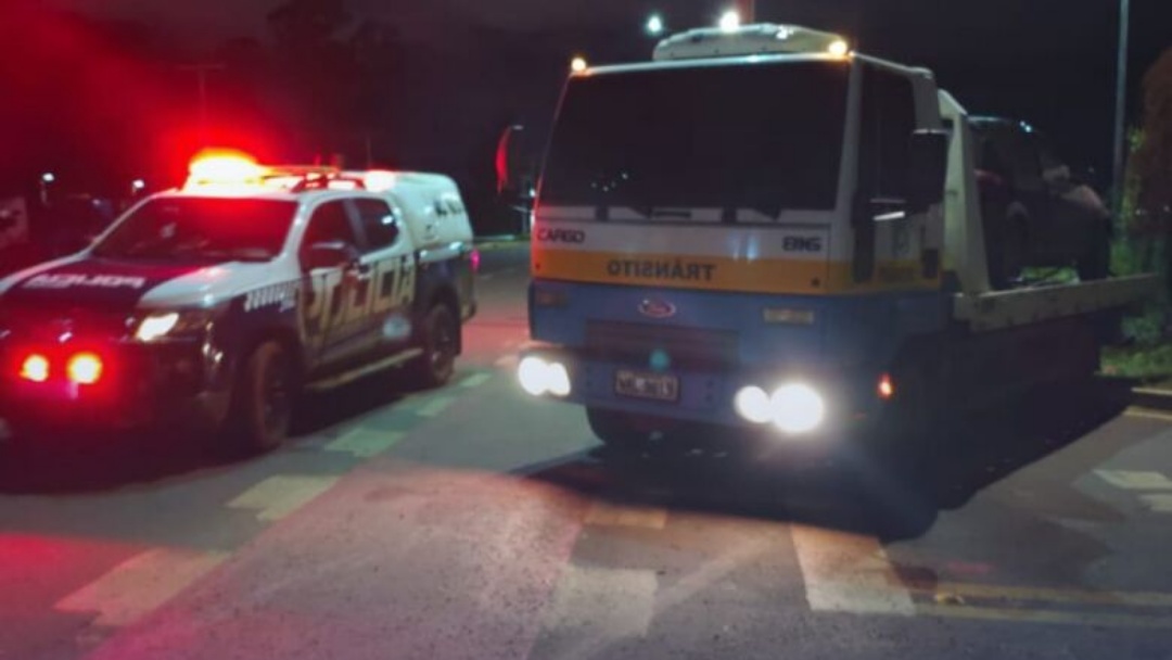 Ve&iacute;culo carregado com contrabando &eacute; apreendido na fronteira 